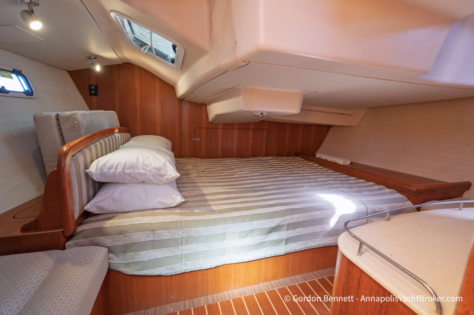 2005 Hunter 38