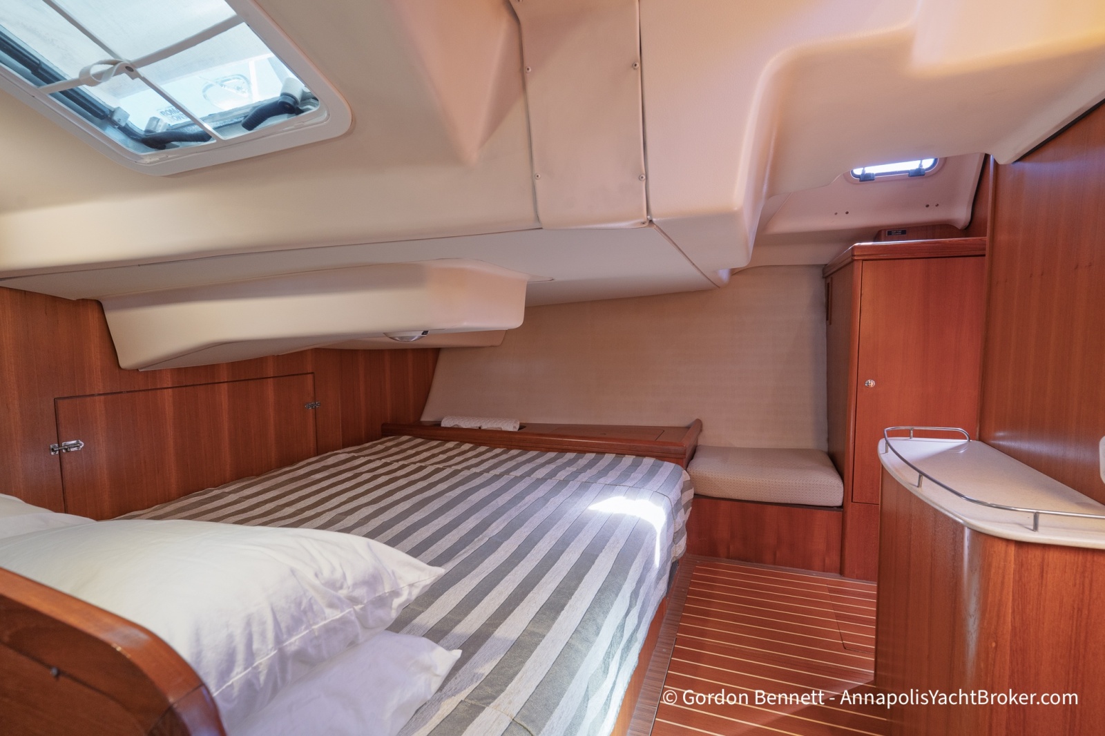2005 Hunter 38