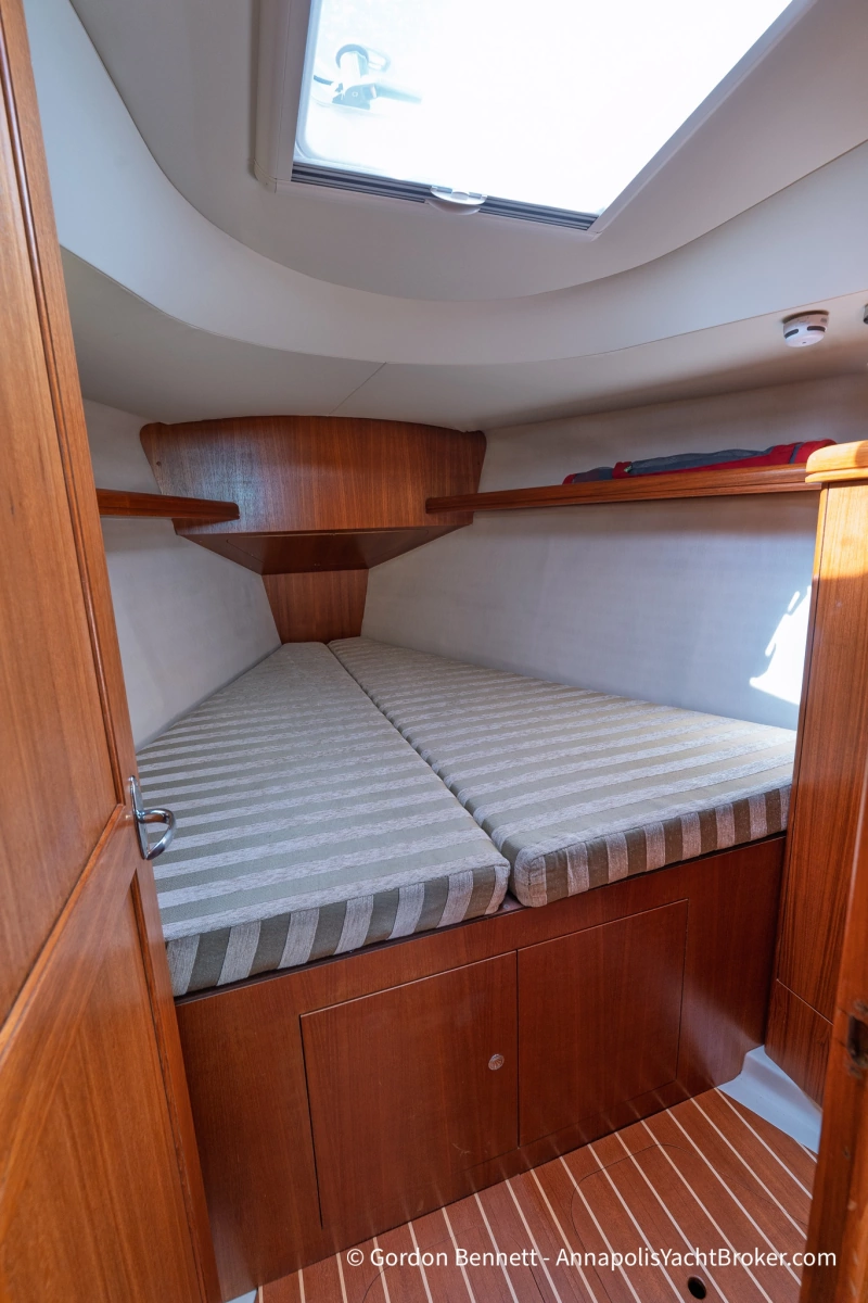 2005 Hunter 38
