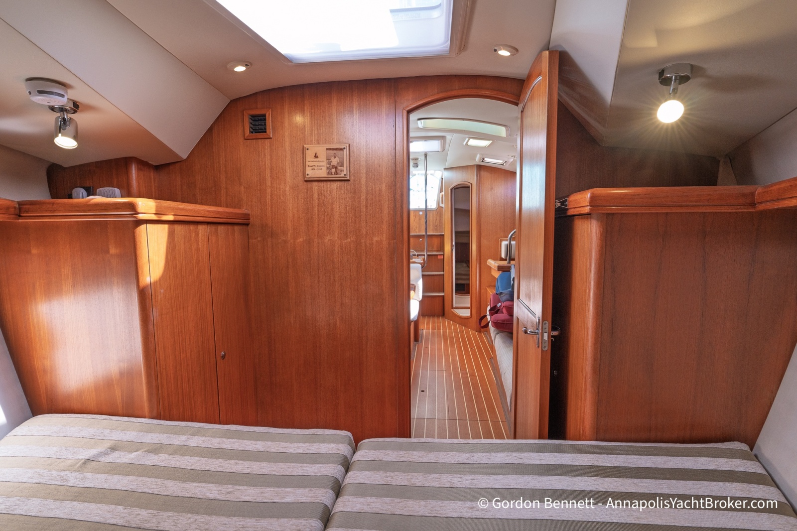 2005 Hunter 38