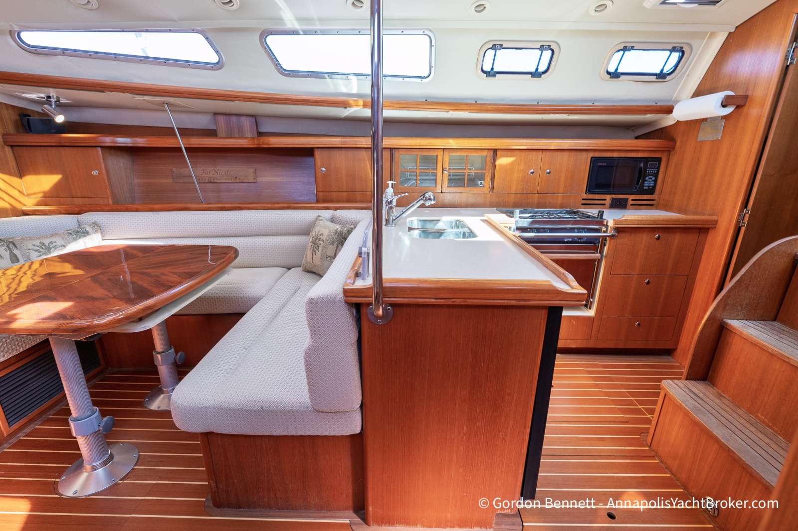 2005 Hunter 38
