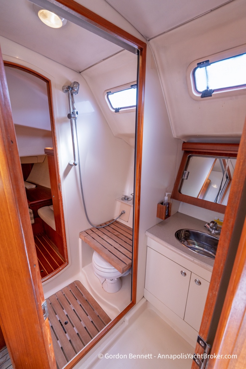2005 Hunter 38