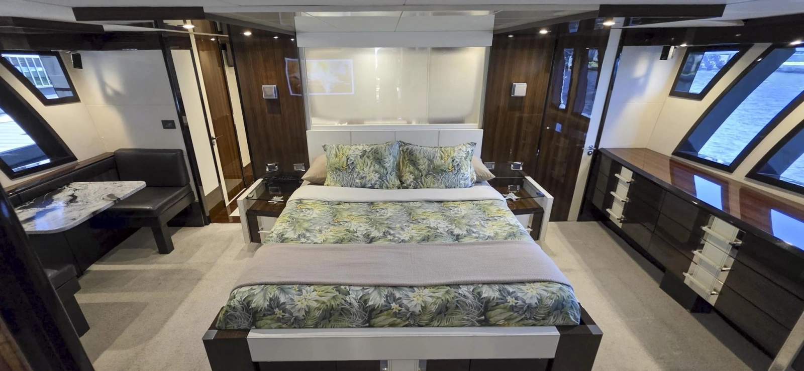 2012 Lazzara Yachts LSX 92