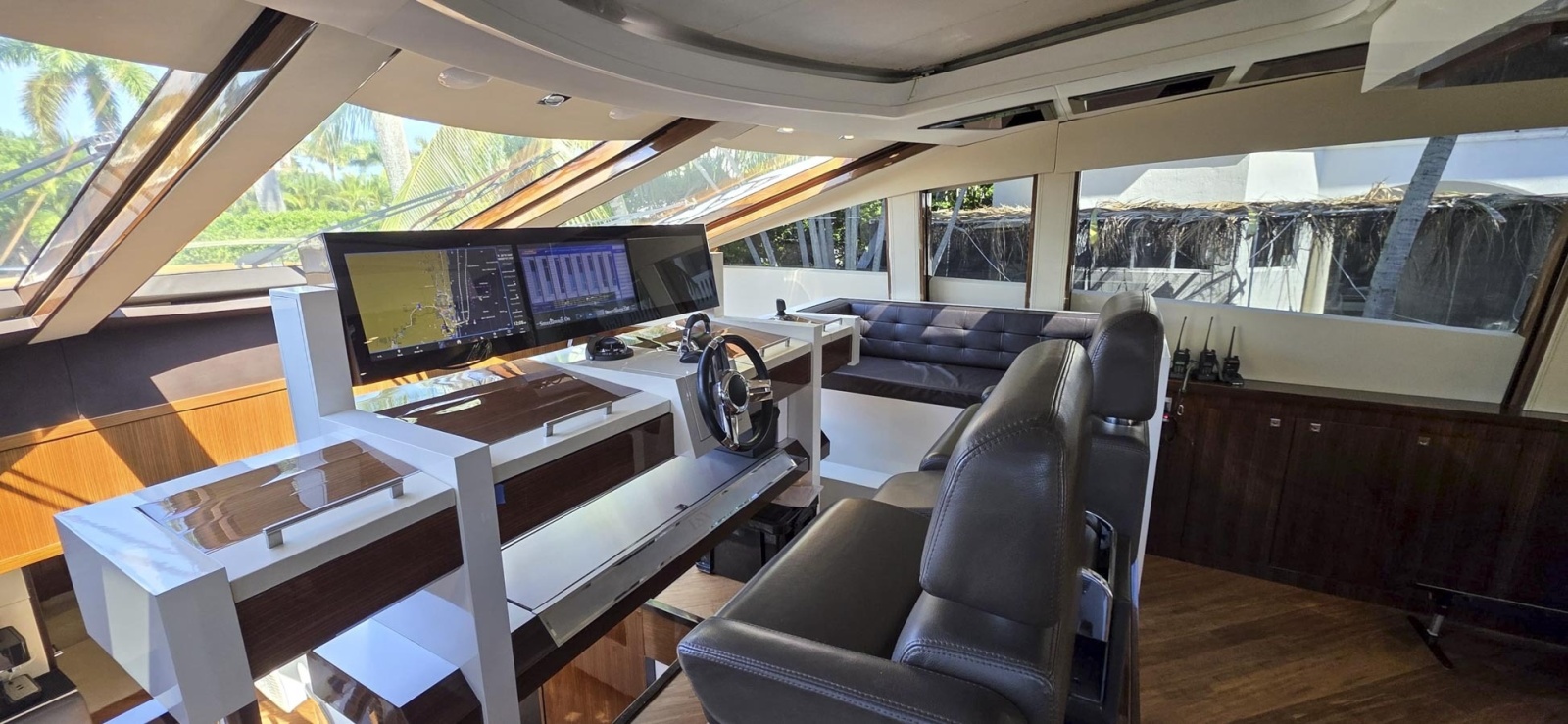 2012 Lazzara Yachts LSX 92