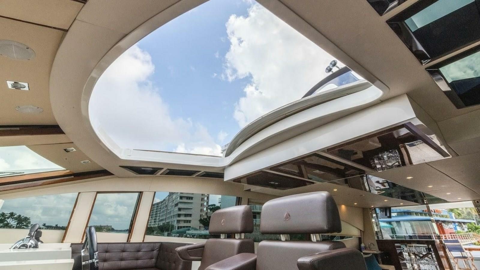 2012 Lazzara Yachts LSX 92