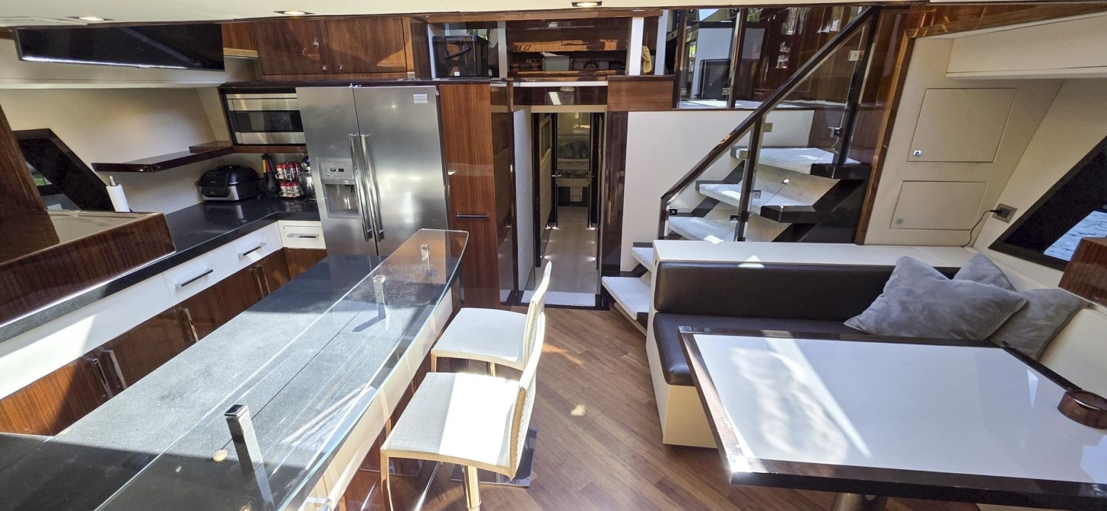 2012 Lazzara Yachts LSX 92