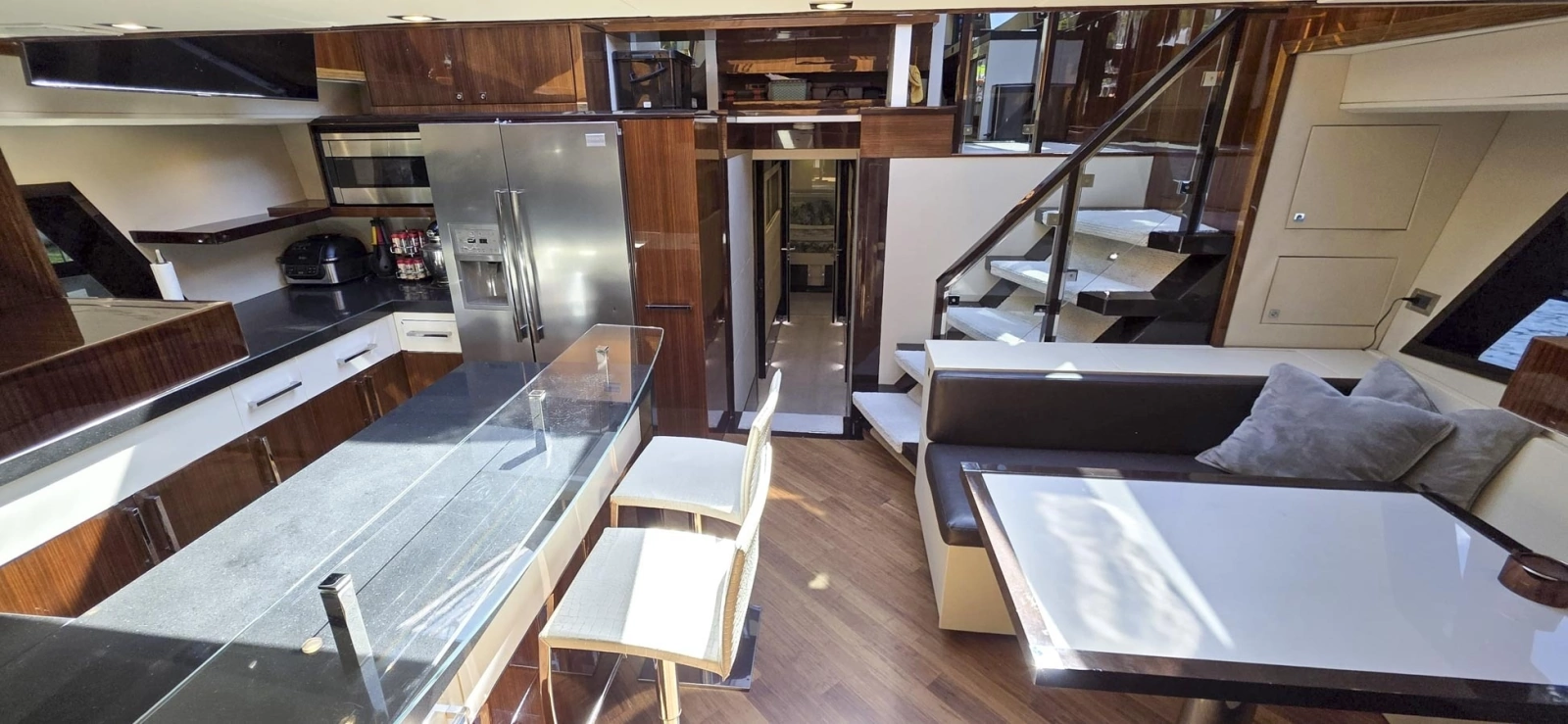 2012 Lazzara Yachts LSX 92