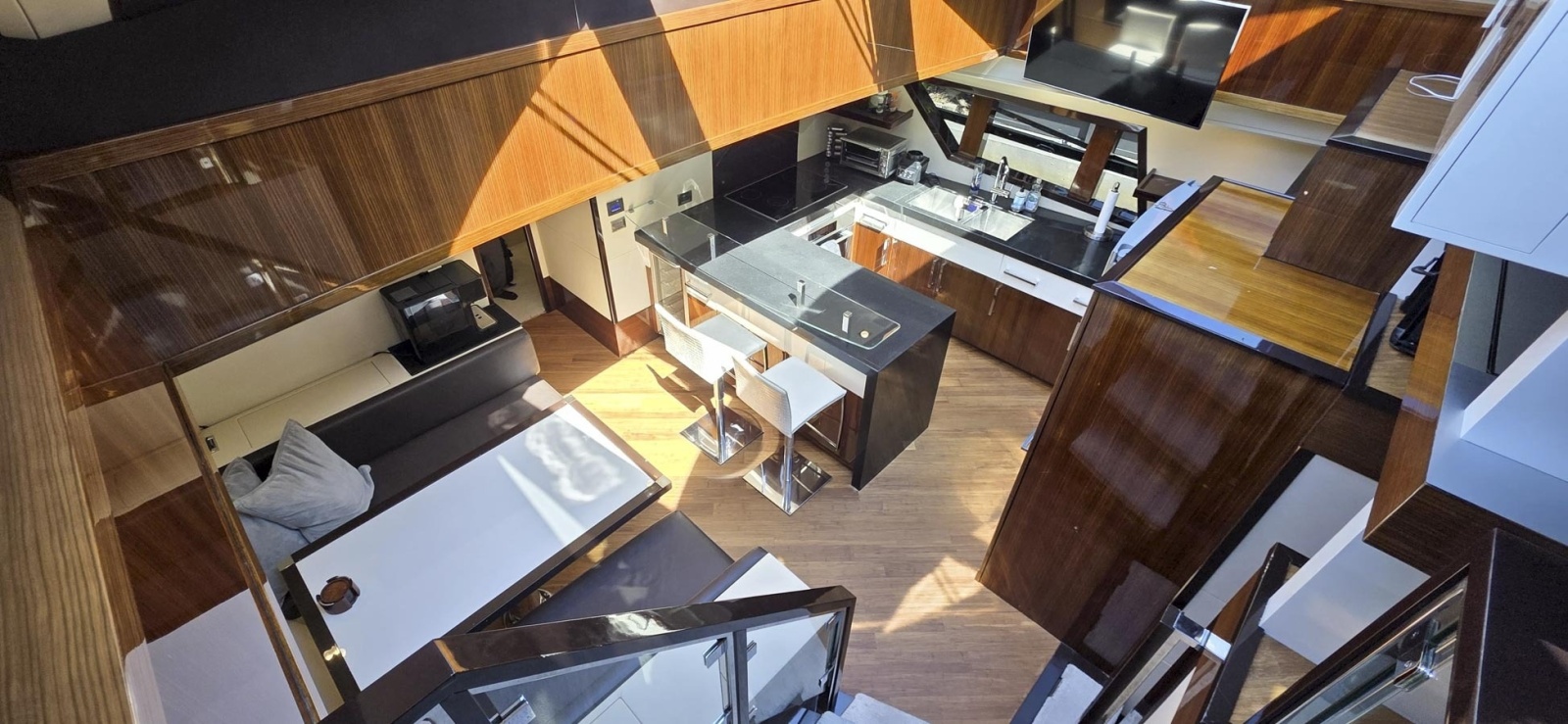 2012 Lazzara Yachts LSX 92