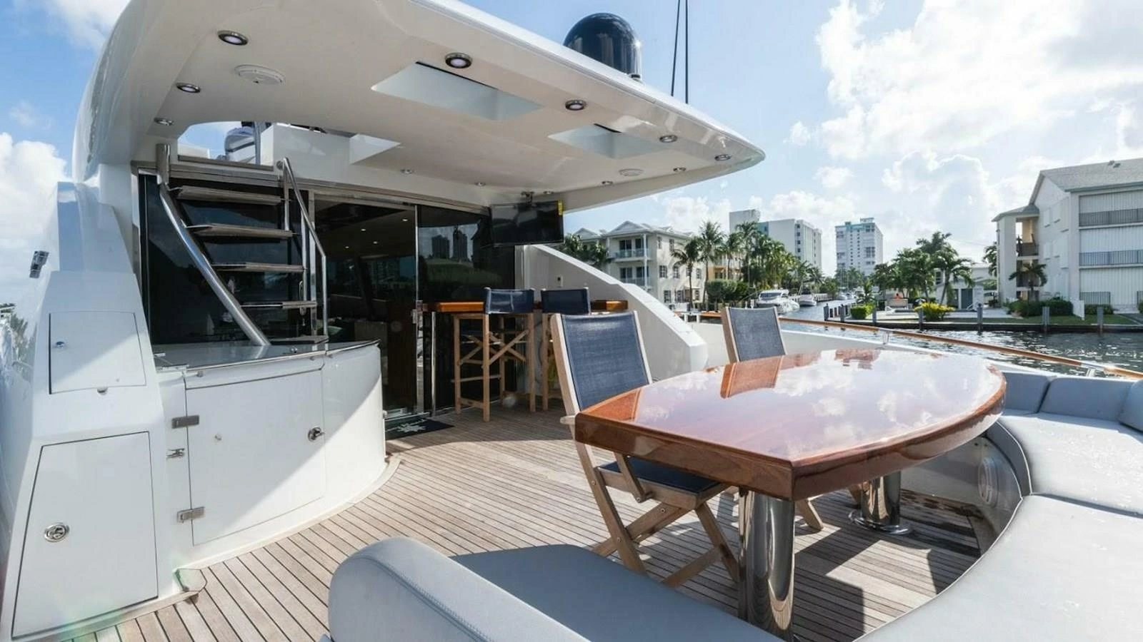 2012 Lazzara Yachts LSX 92