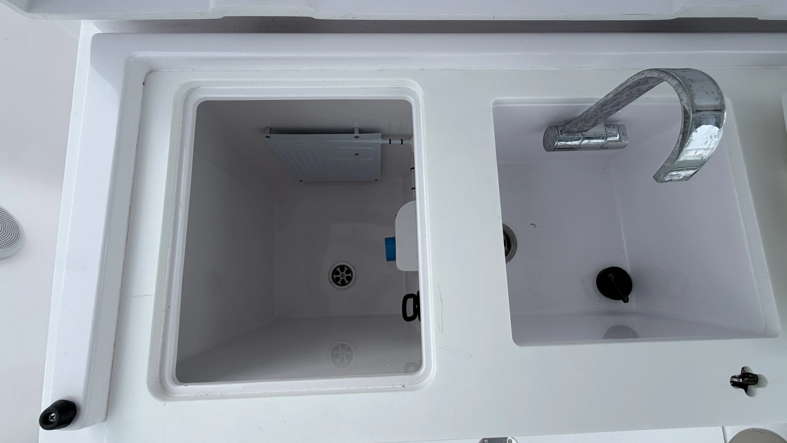 2023 Axopar 28 Cabin w/Wet Bar
