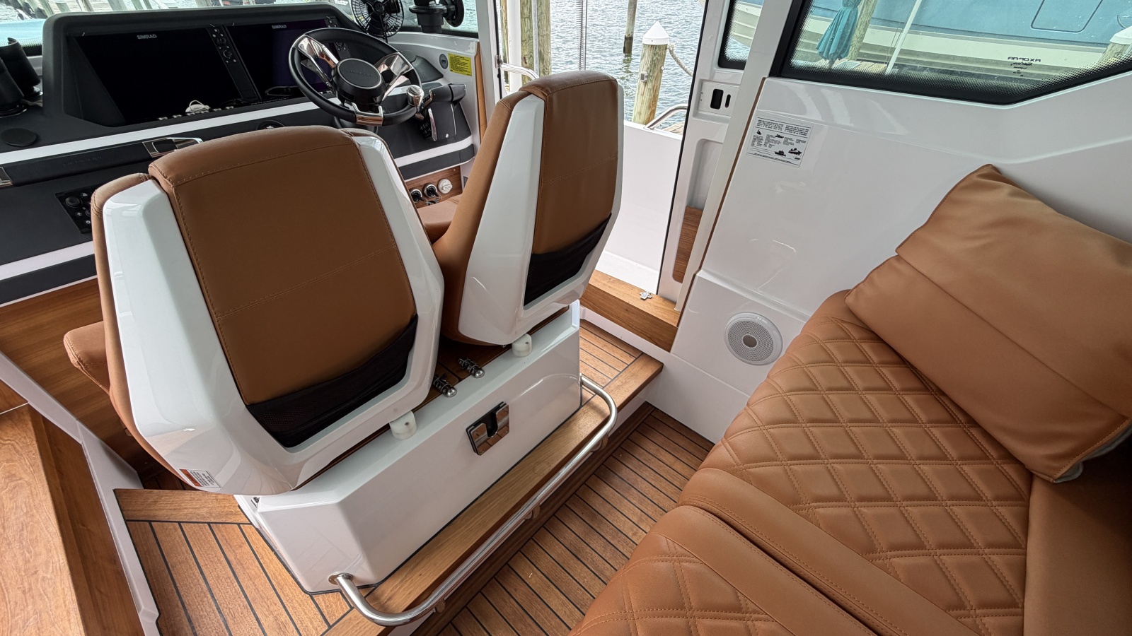2023 Axopar 28 Cabin w/Wet Bar