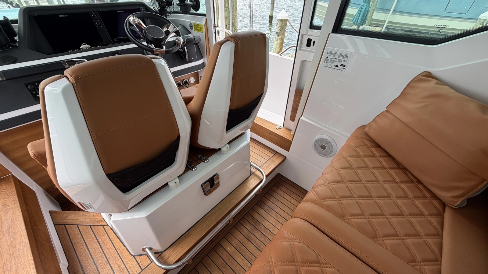 2023 Axopar 28 Cabin w/Wet Bar