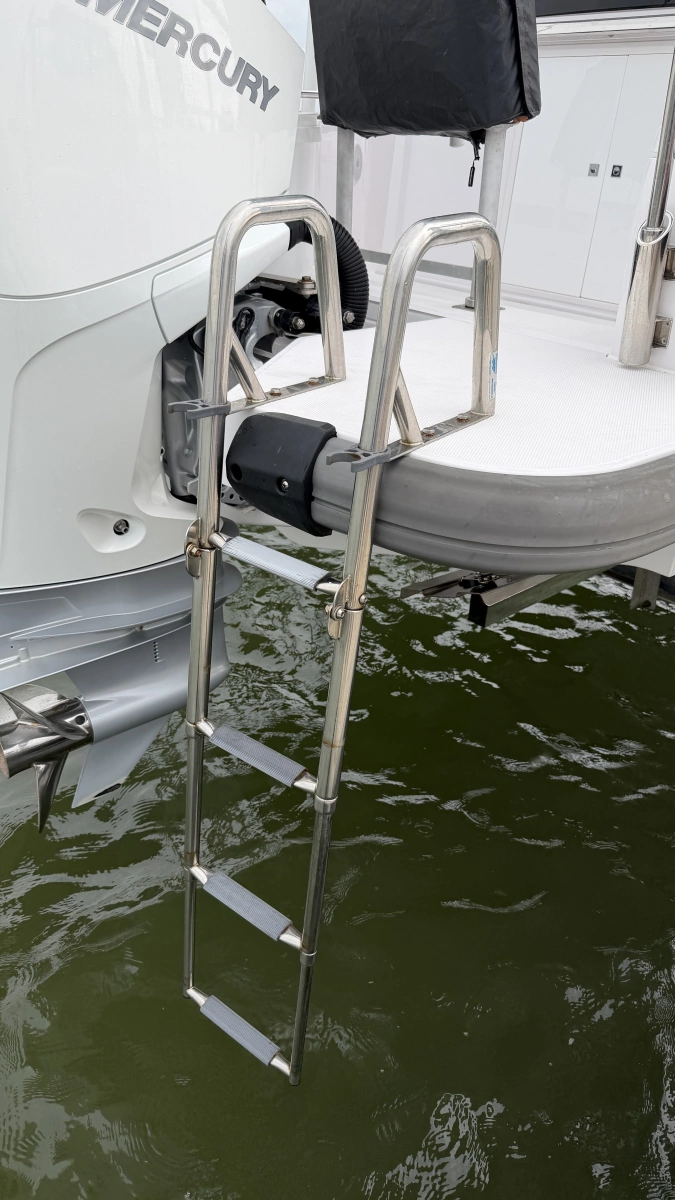 2023 Axopar 28 Cabin w/Wet Bar
