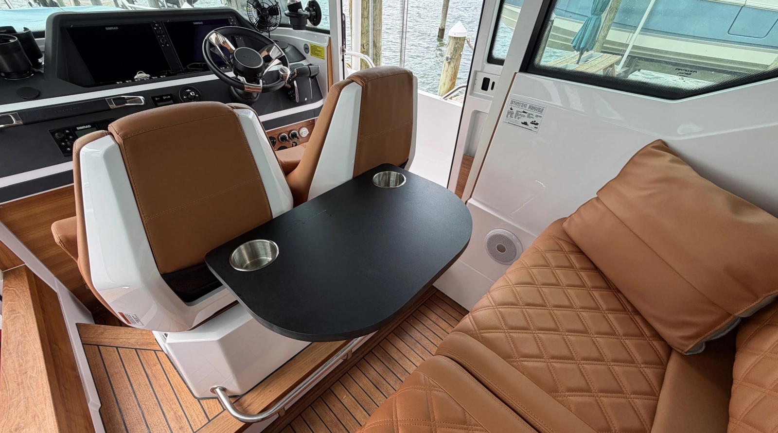 2023 Axopar 28 Cabin w/Wet Bar