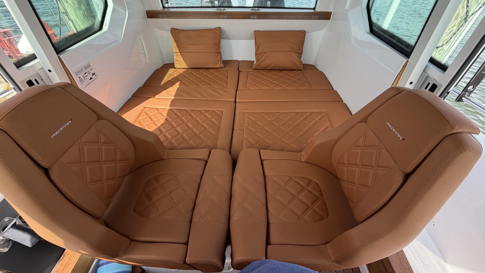 2023 Axopar 28 Cabin w/Wet Bar