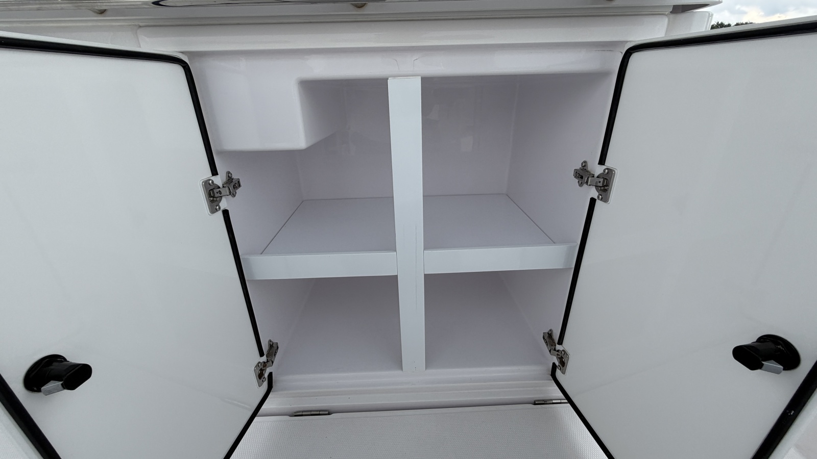 2023 Axopar 28 Cabin w/Wet Bar