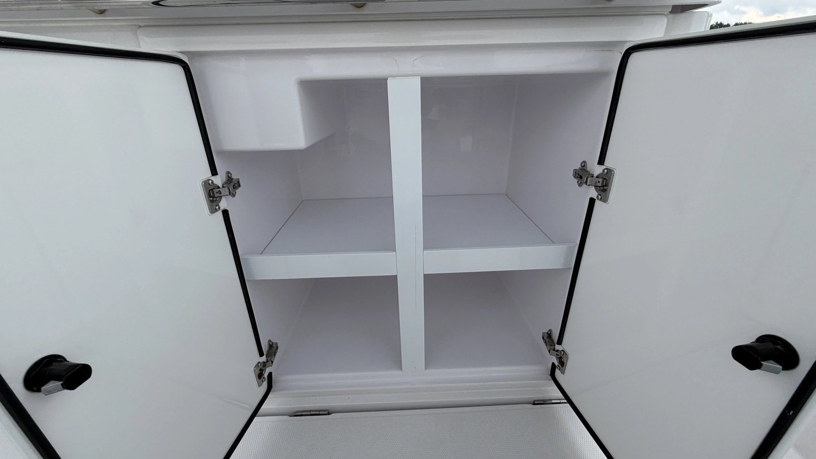 2023 Axopar 28 Cabin w/Wet Bar