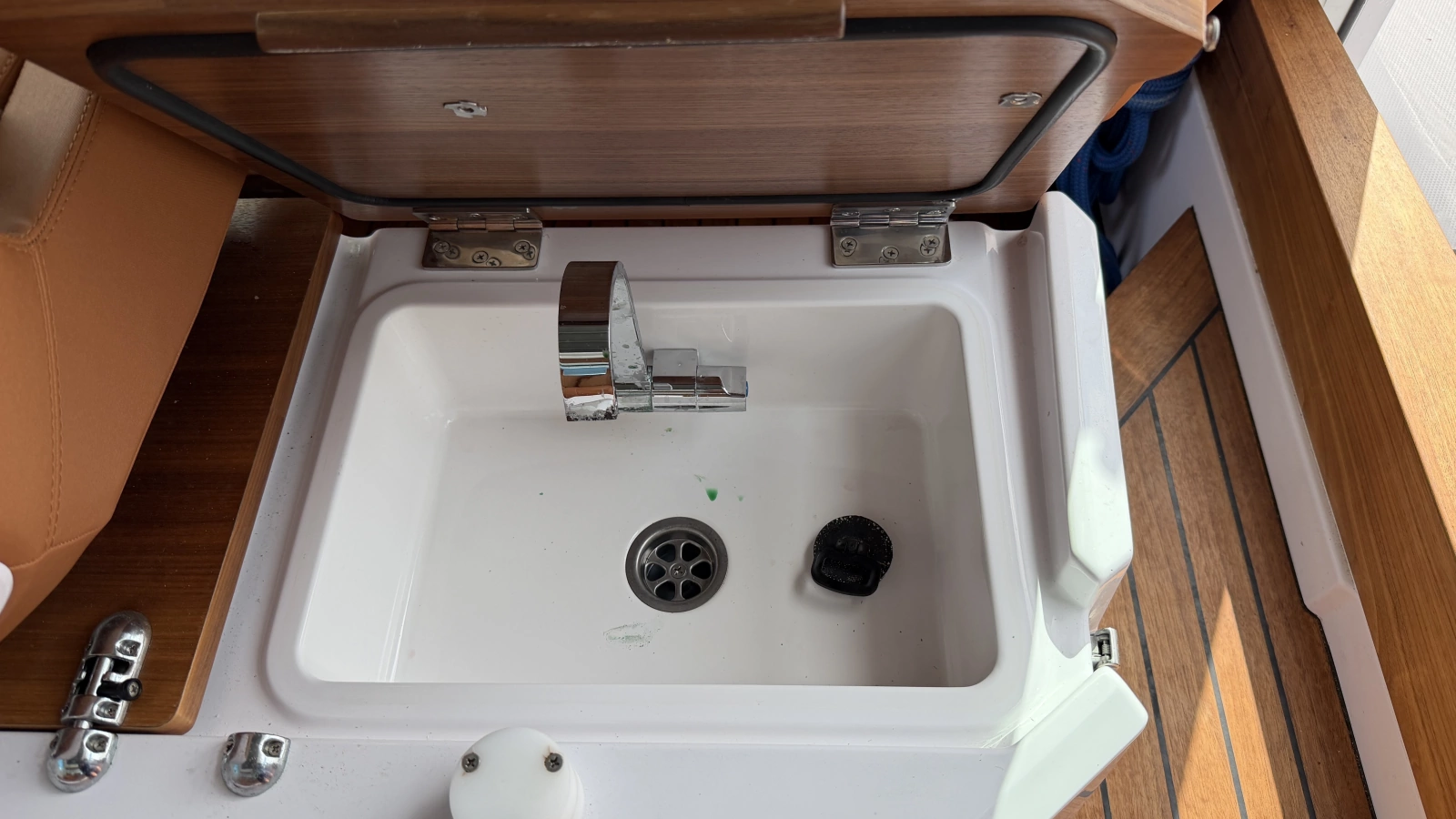 2023 Axopar 28 Cabin w/Wet Bar