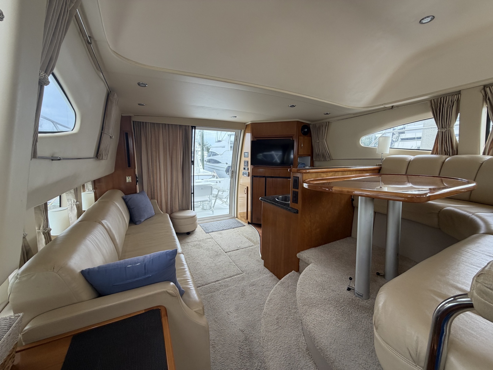 2005 Carver 38 Super Sport