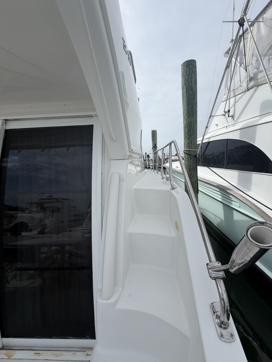 2005 Carver 38 Super Sport
