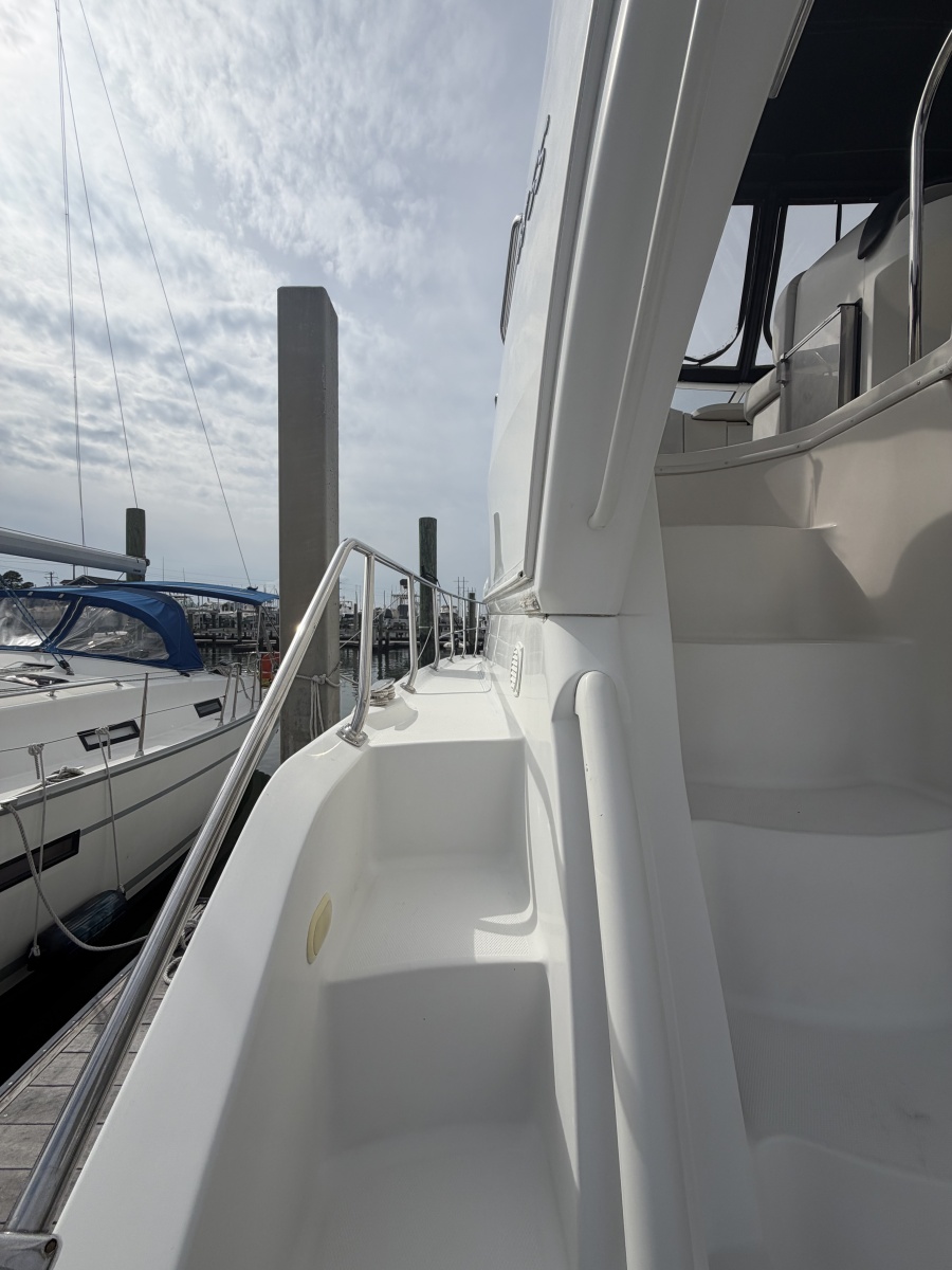 2005 Carver 38 Super Sport