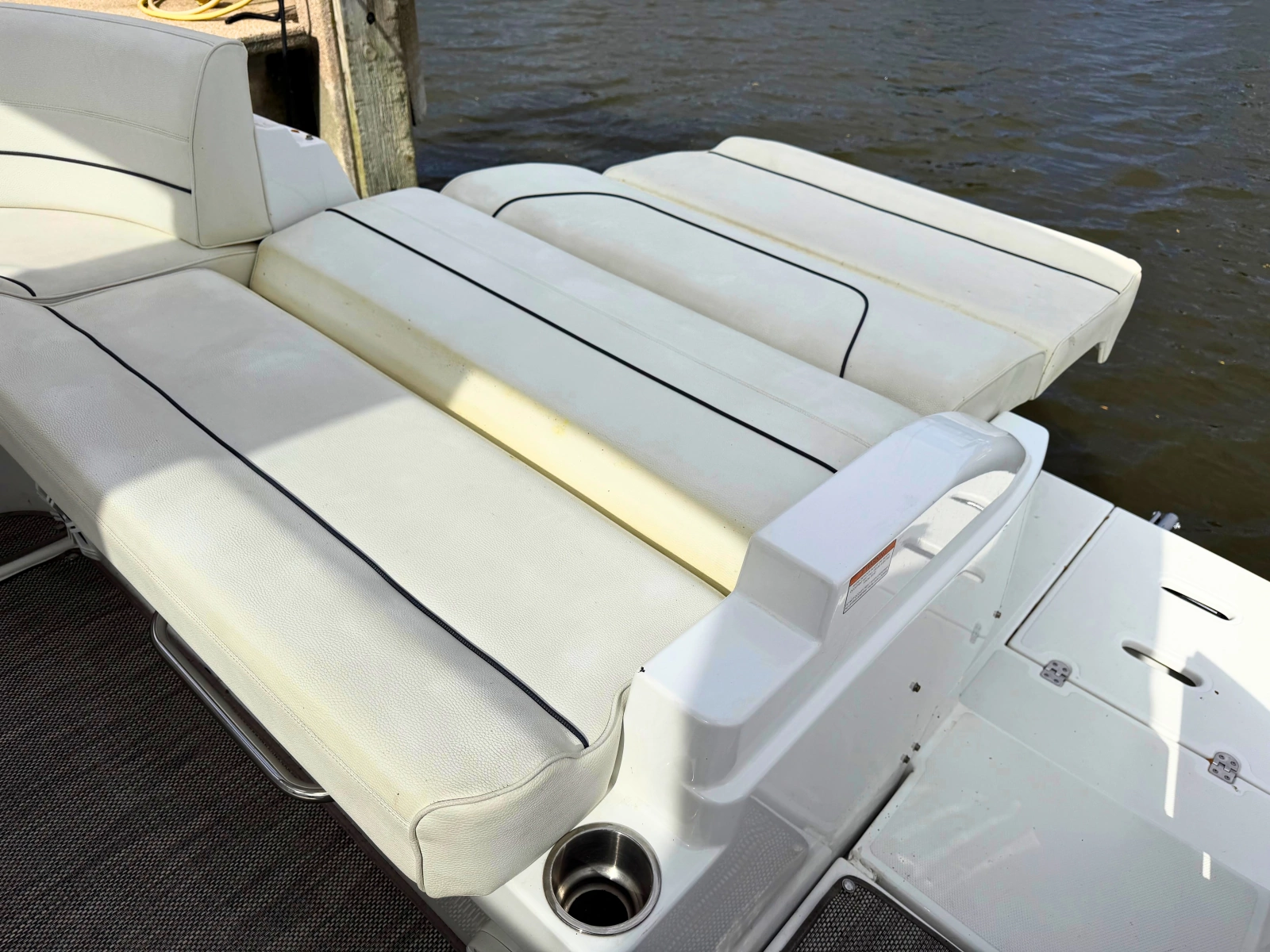 2018 Cruisers Yachts 35 Express