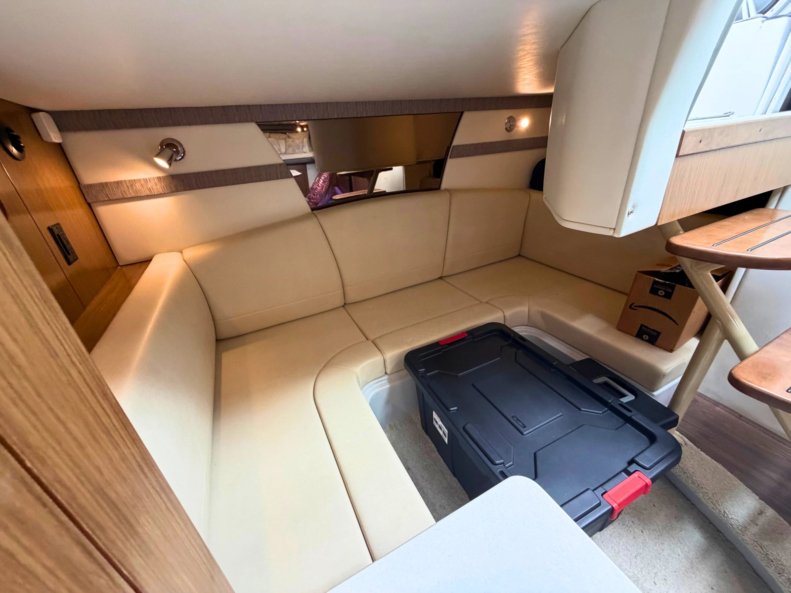 2018 Cruisers Yachts 35 Express