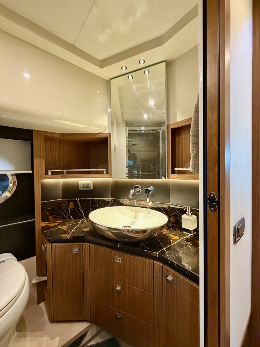 2017 Absolute Navetta 52