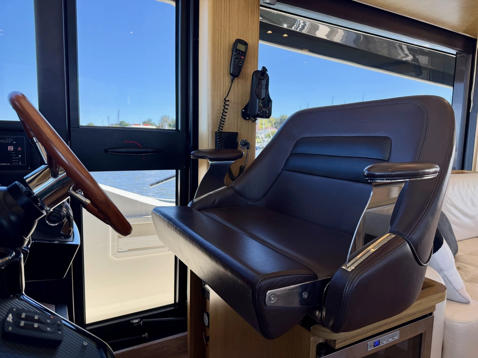 2017 Absolute Navetta 52