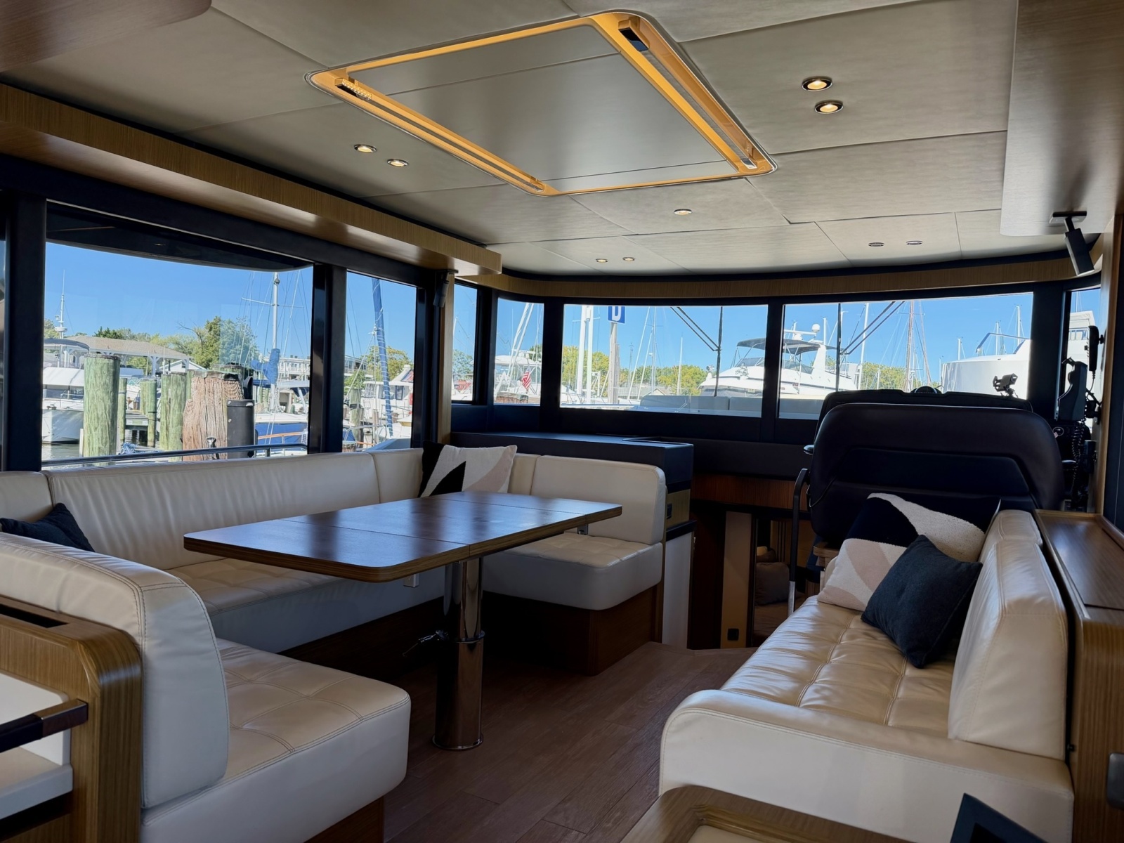 2017 Absolute Navetta 52