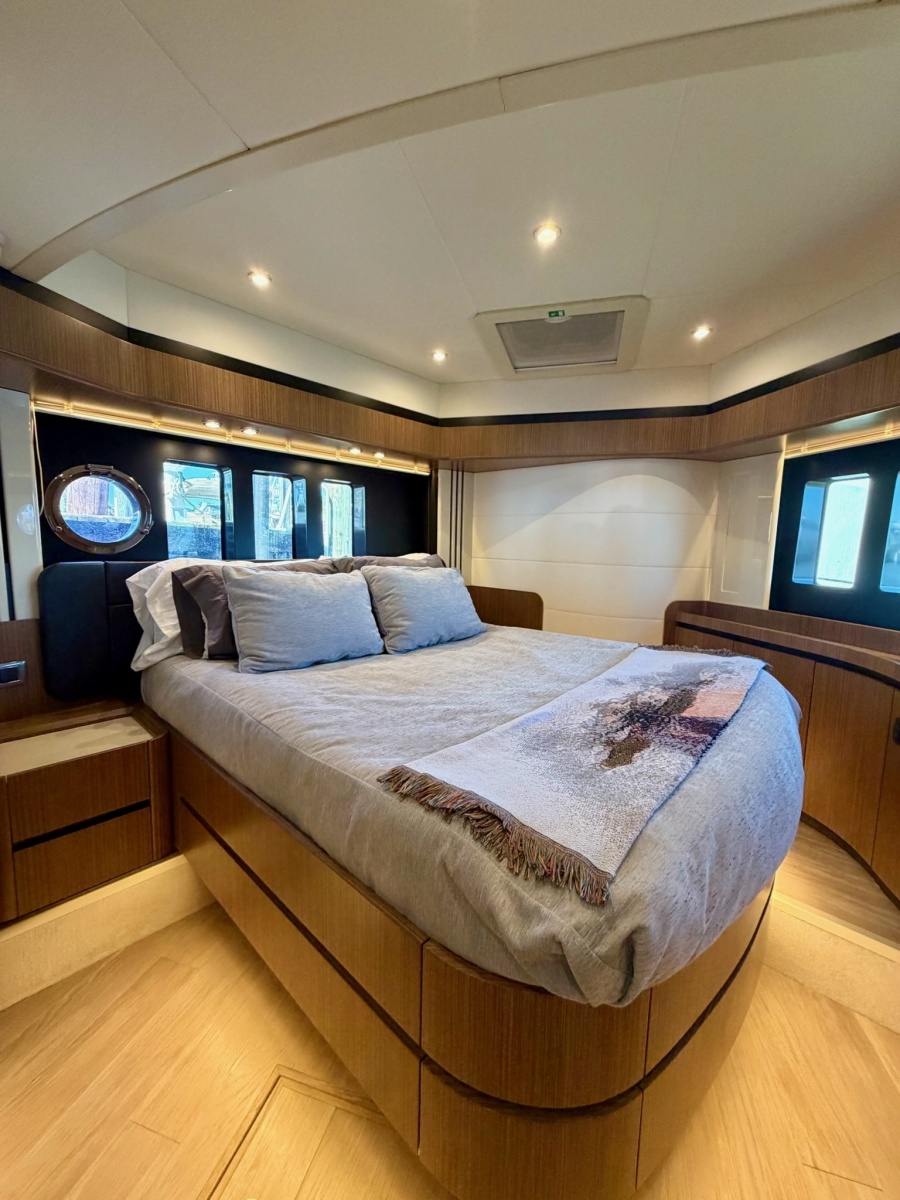 2017 Absolute Navetta 52