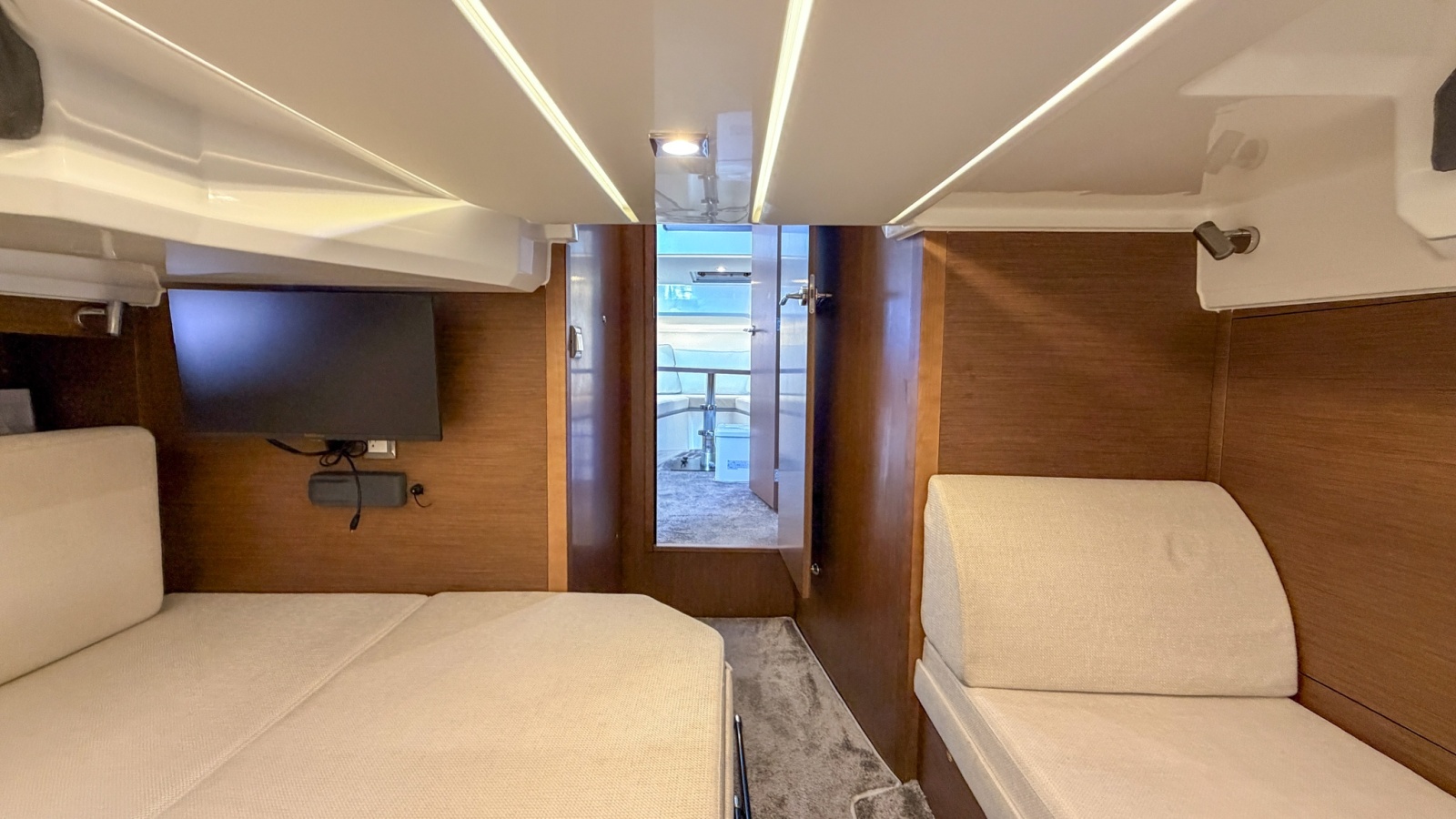 2021 Jeanneau Leader 12.5 WA — Variance