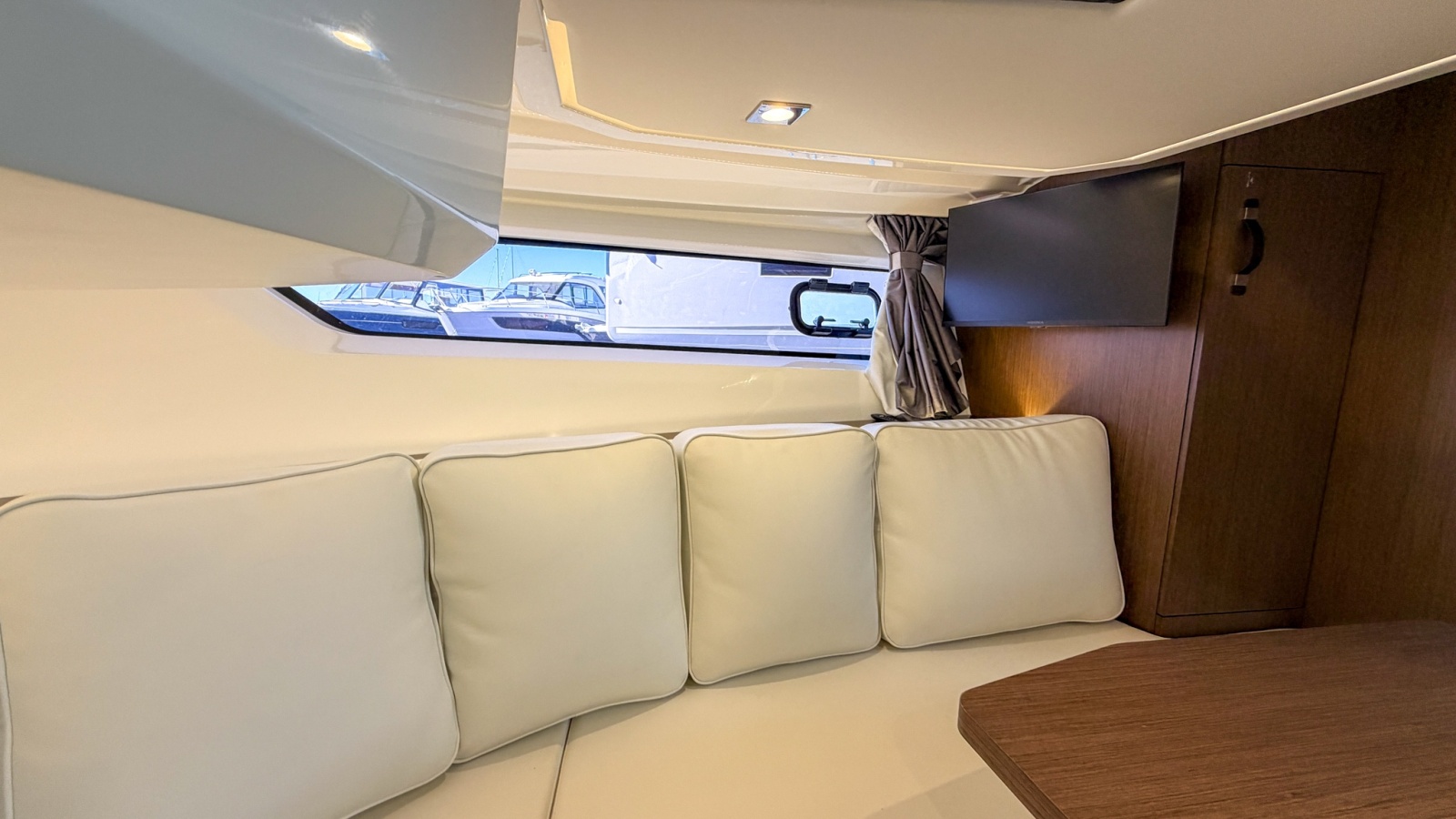 2021 Jeanneau Leader 12.5 WA — Variance