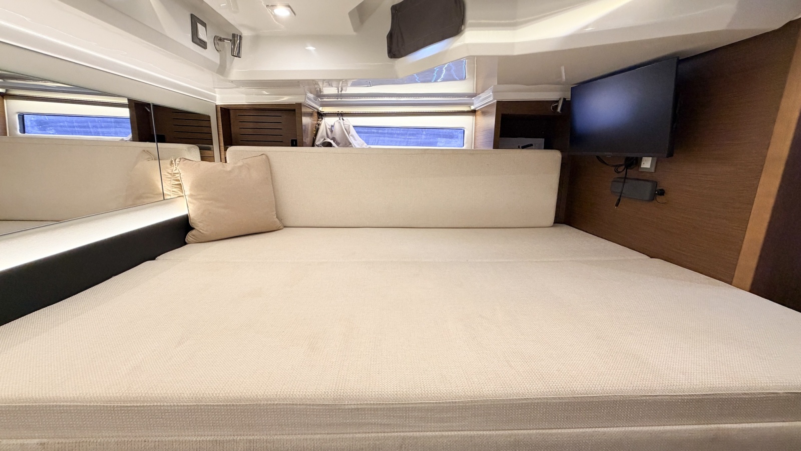 2021 Jeanneau Leader 12.5 WA — Variance