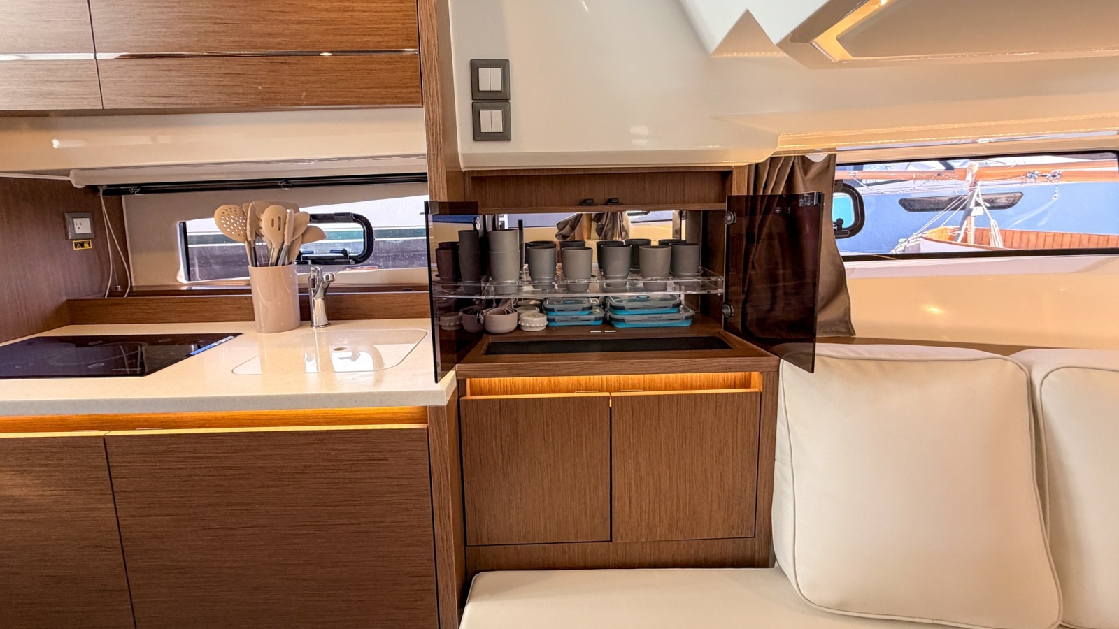 2021 Jeanneau Leader 12.5 WA — Variance