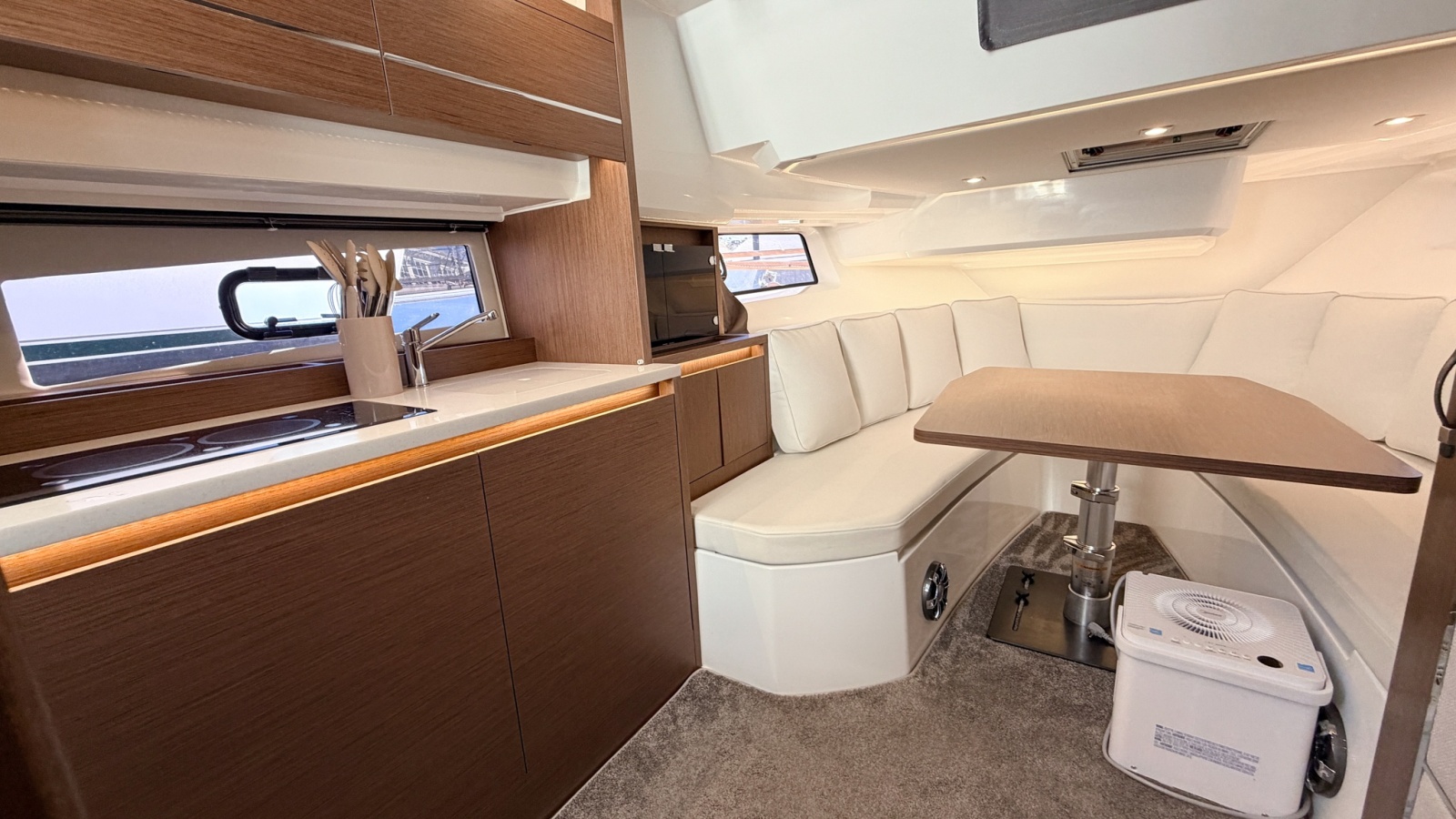 2021 Jeanneau Leader 12.5 WA — Variance