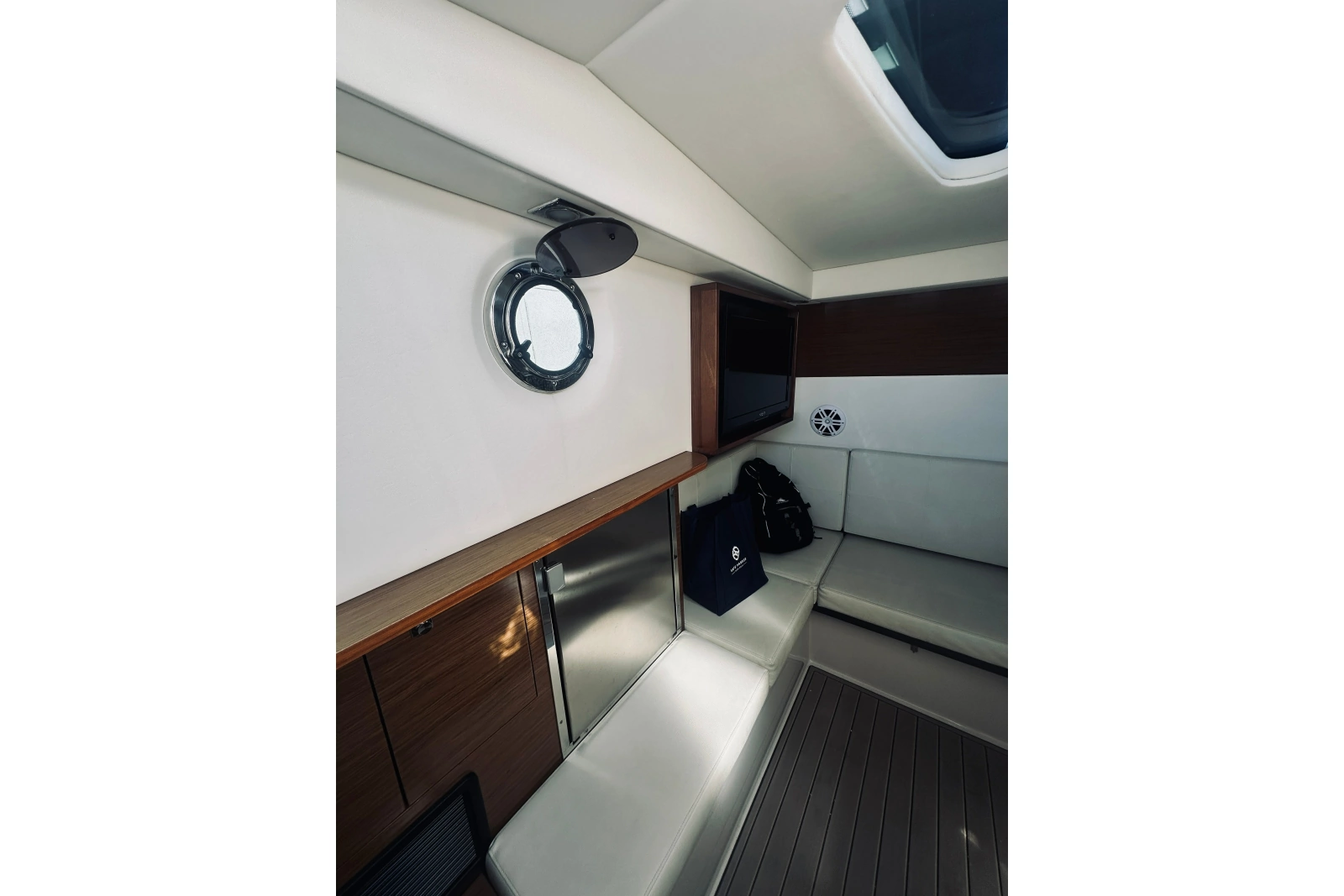 2015 Cruisers Sport Series 328 Bow Rider