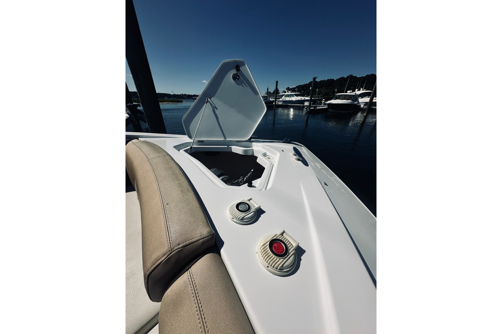 2015 Cruisers Sport Series 328 Bow Rider