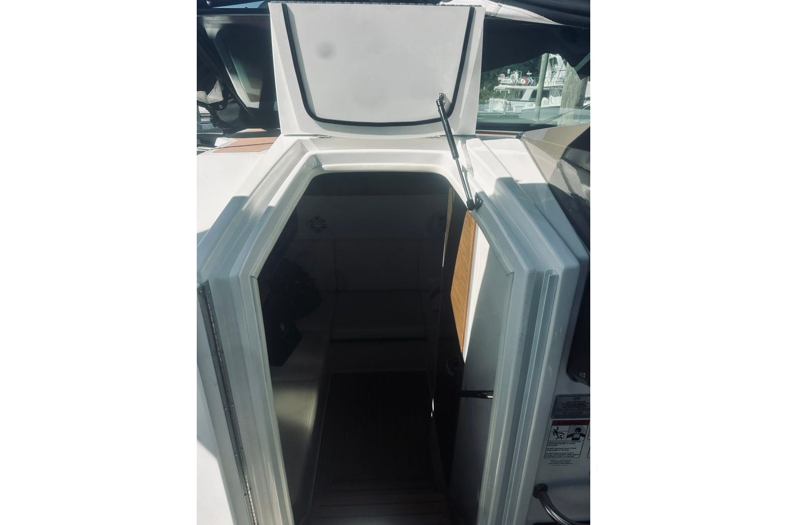 2015 Cruisers Sport Series 328 Bow Rider