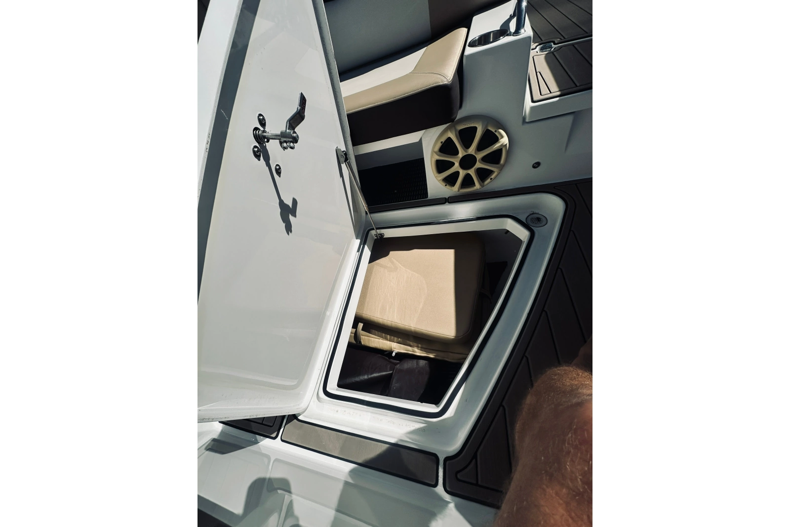 2015 Cruisers Sport Series 328 Bow Rider