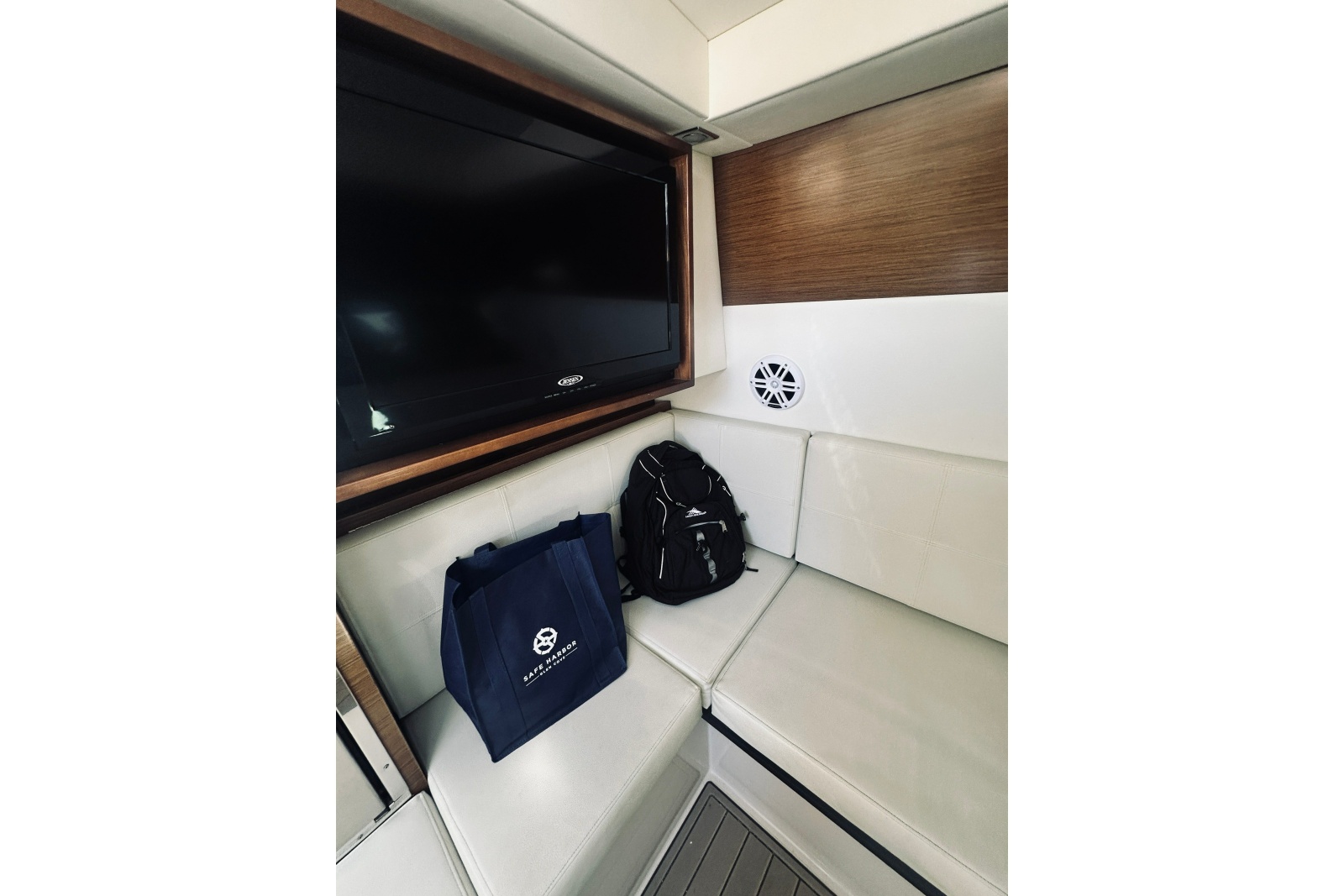 2015 Cruisers Sport Series 328 Bow Rider