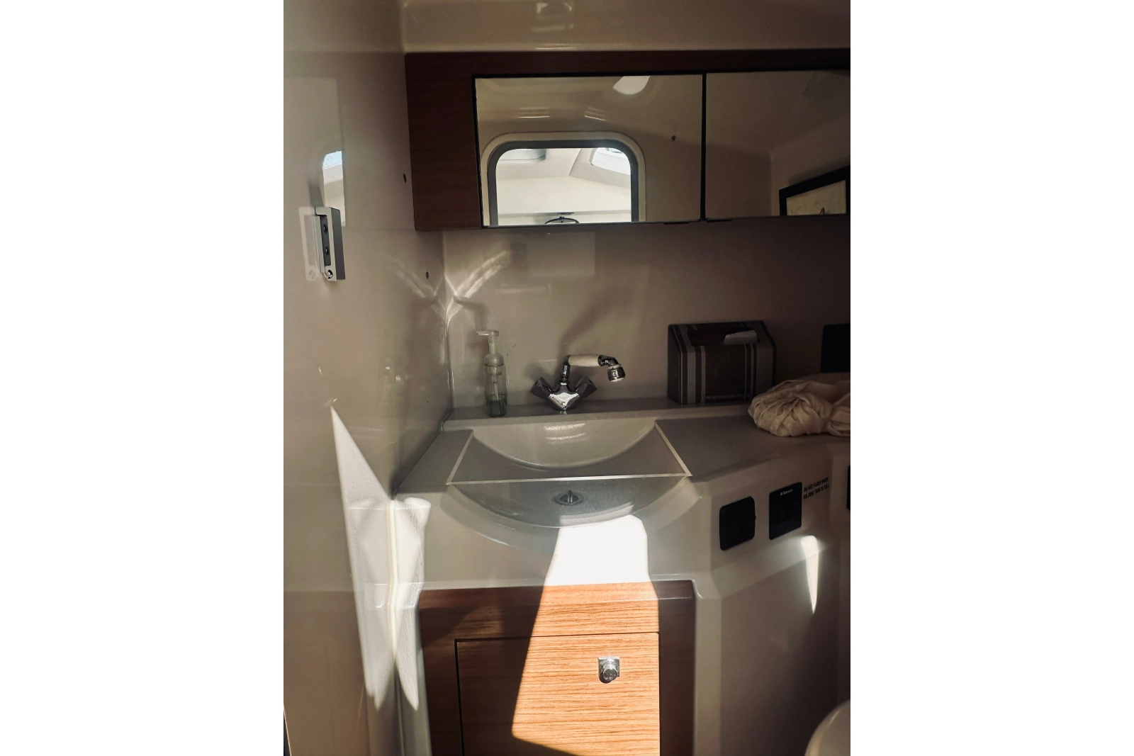 2015 Cruisers Sport Series 328 Bow Rider