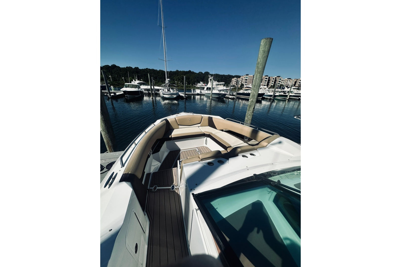 2015 Cruisers Sport Series 328 Bow Rider