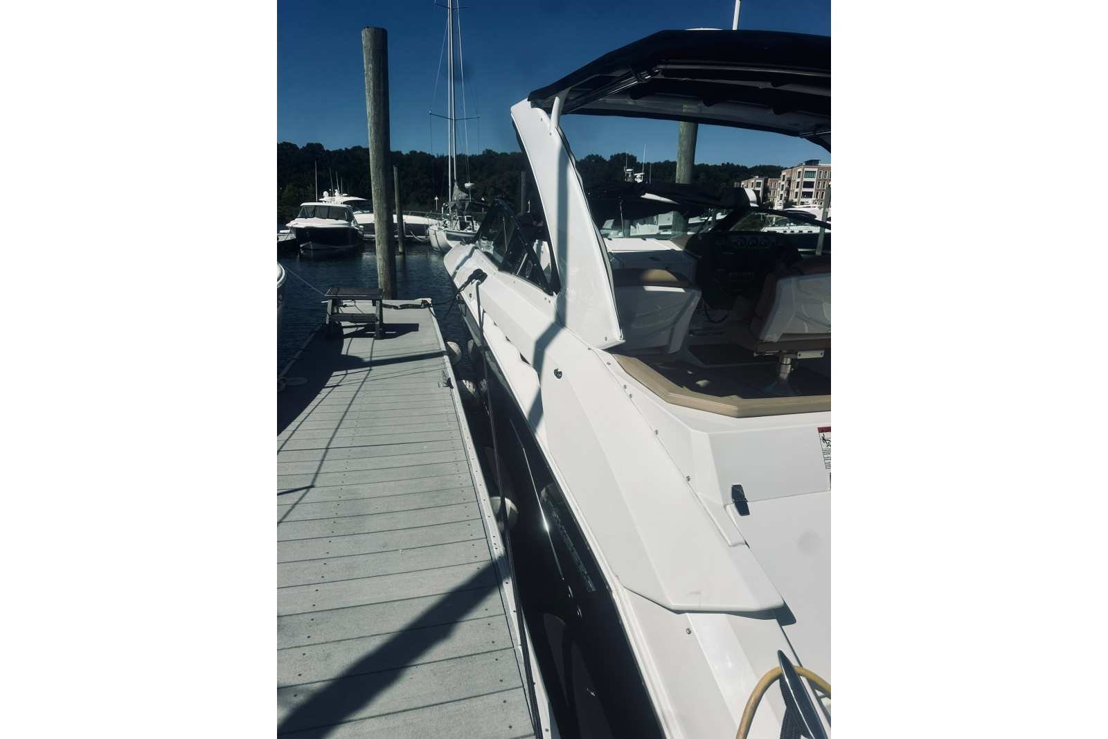 2015 Cruisers Sport Series 328 Bow Rider