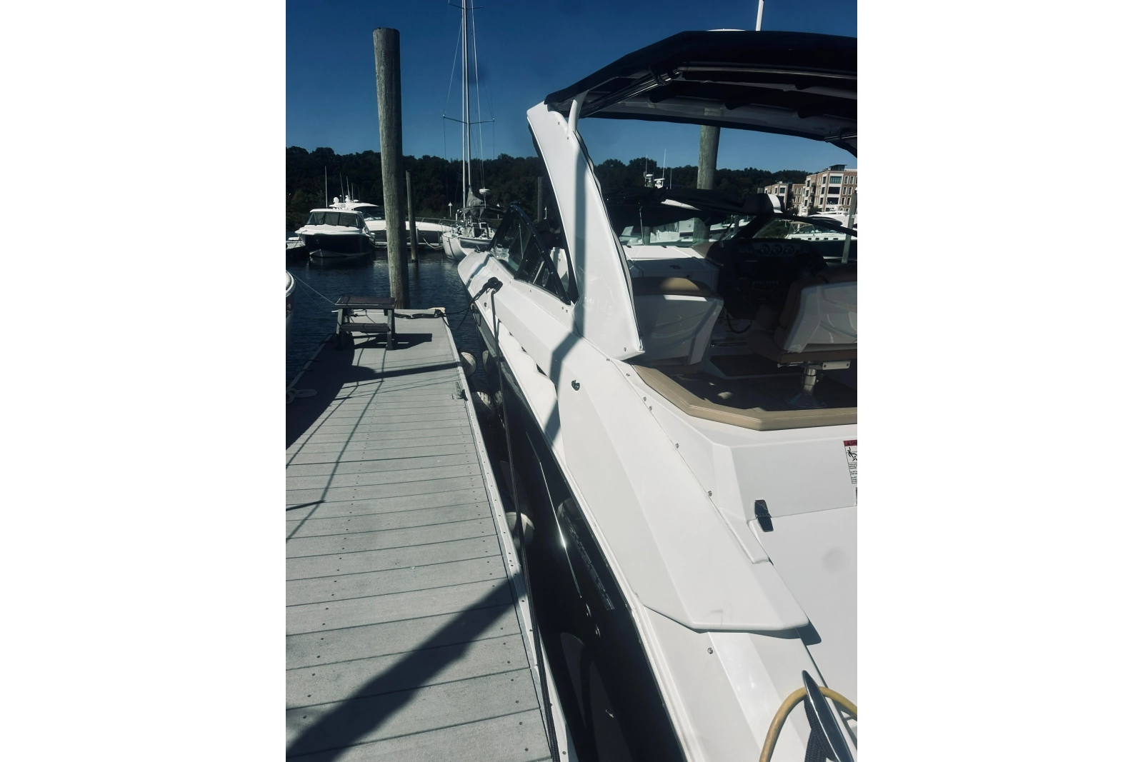 2015 Cruisers Sport Series 328 Bow Rider