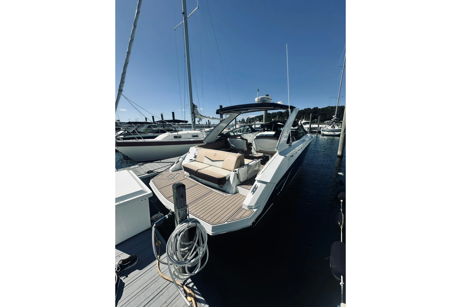 2015 Cruisers Sport Series 328 Bow Rider