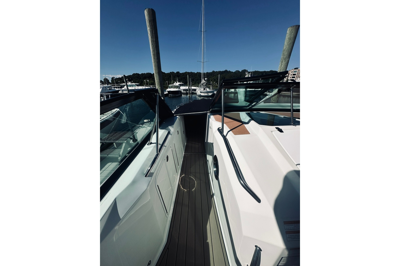 2015 Cruisers Sport Series 328 Bow Rider