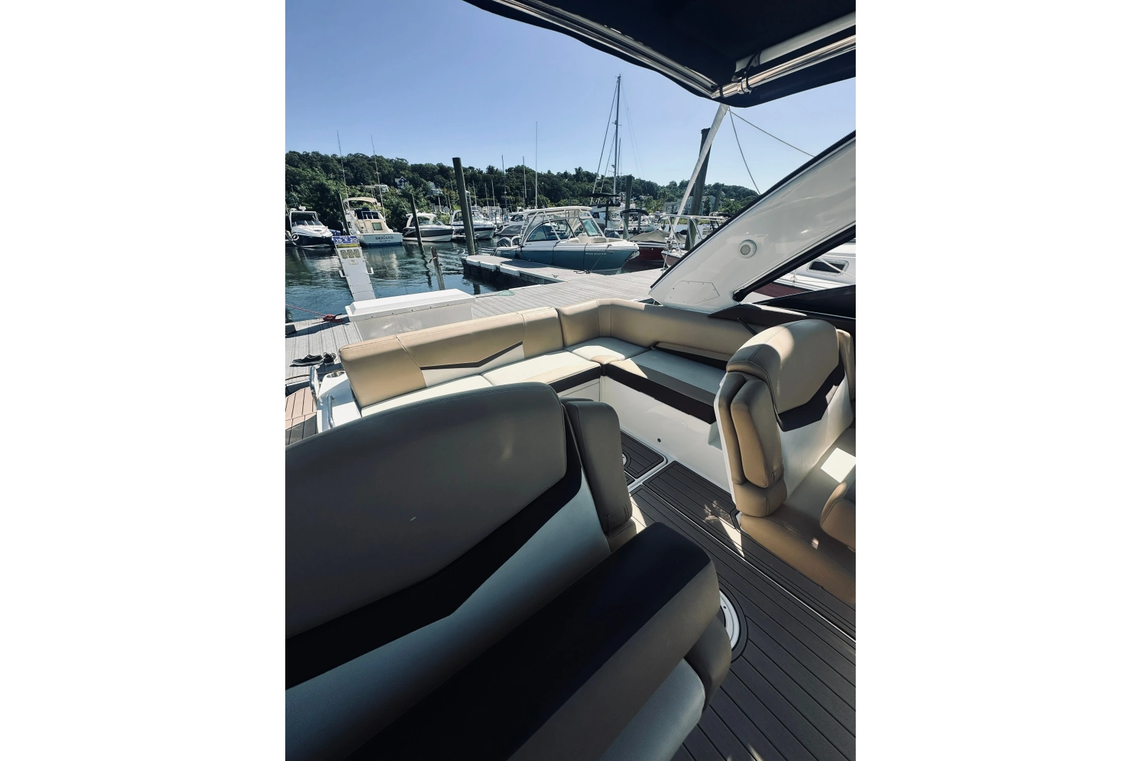 2015 Cruisers Sport Series 328 Bow Rider