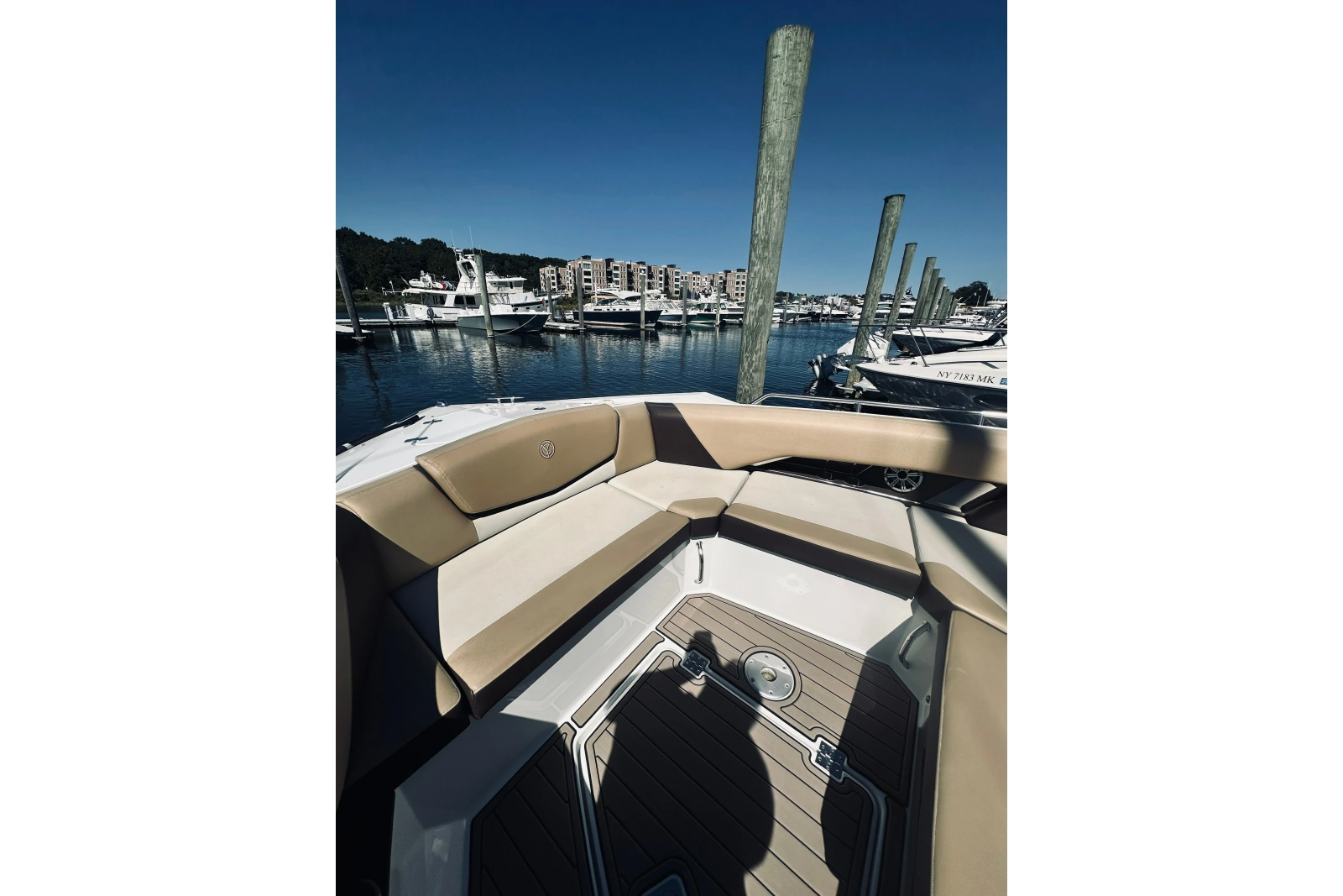 2015 Cruisers Sport Series 328 Bow Rider