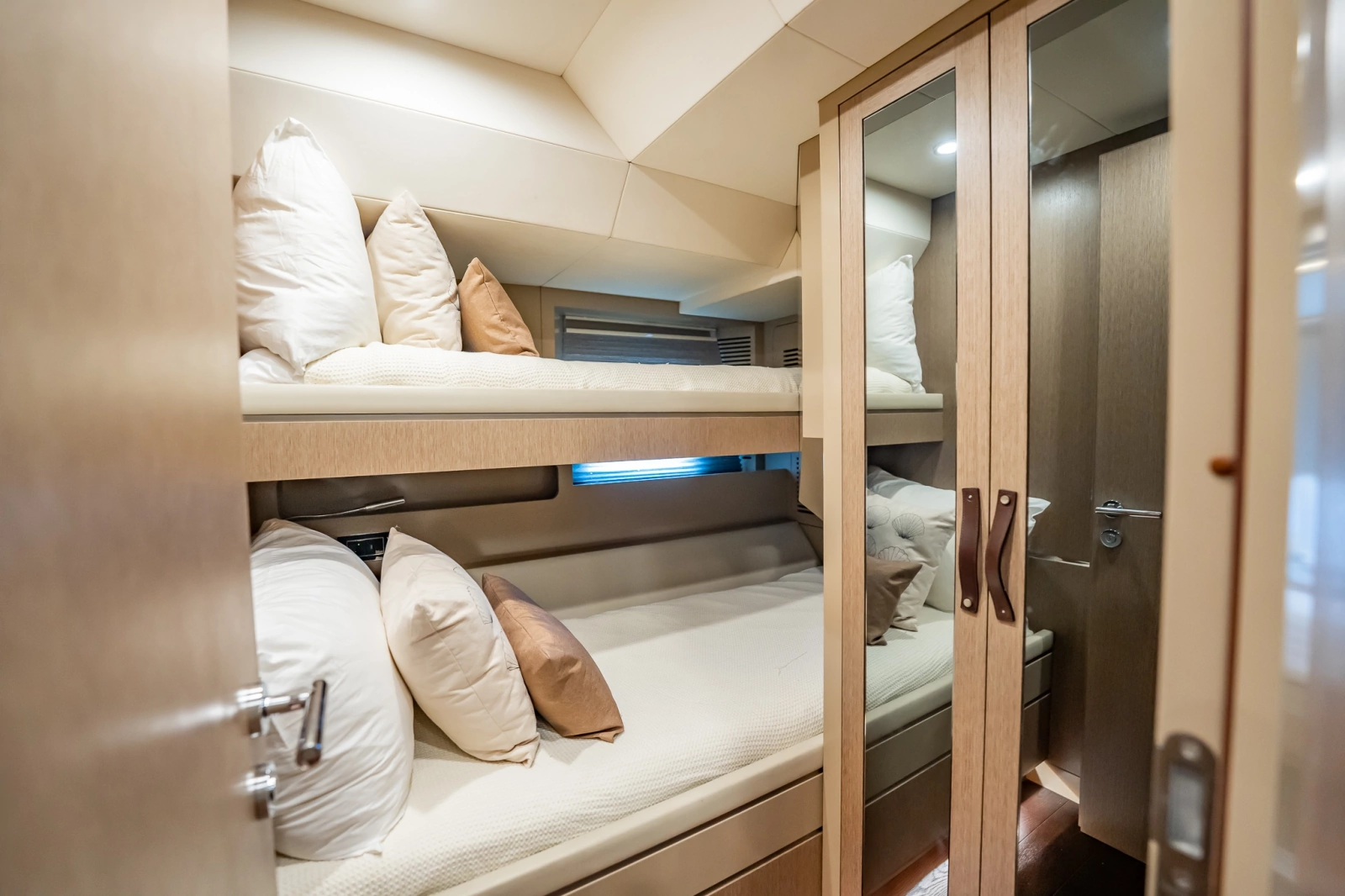 2023 Sirena 68